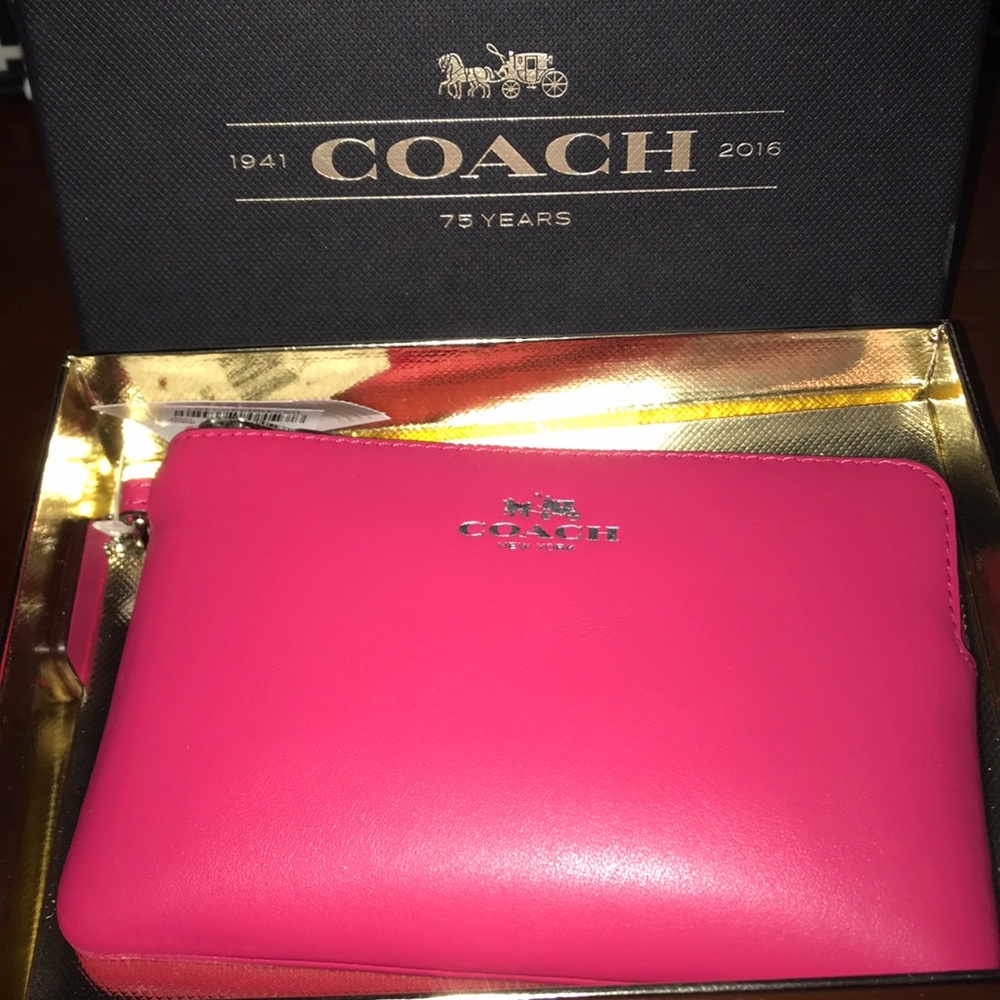 NEW COACH WRISTLET